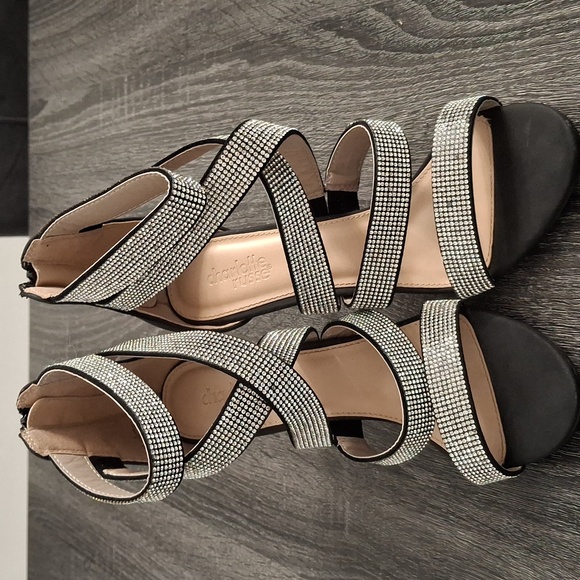 Elegant Black and Silver Strappy Heels- W Sz 9 - Picture 4 of 10